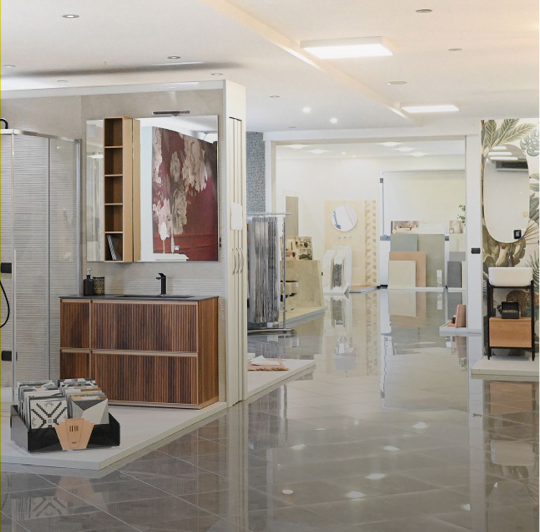 Lo showroom di Pace con arredo bagno e rivestimenti